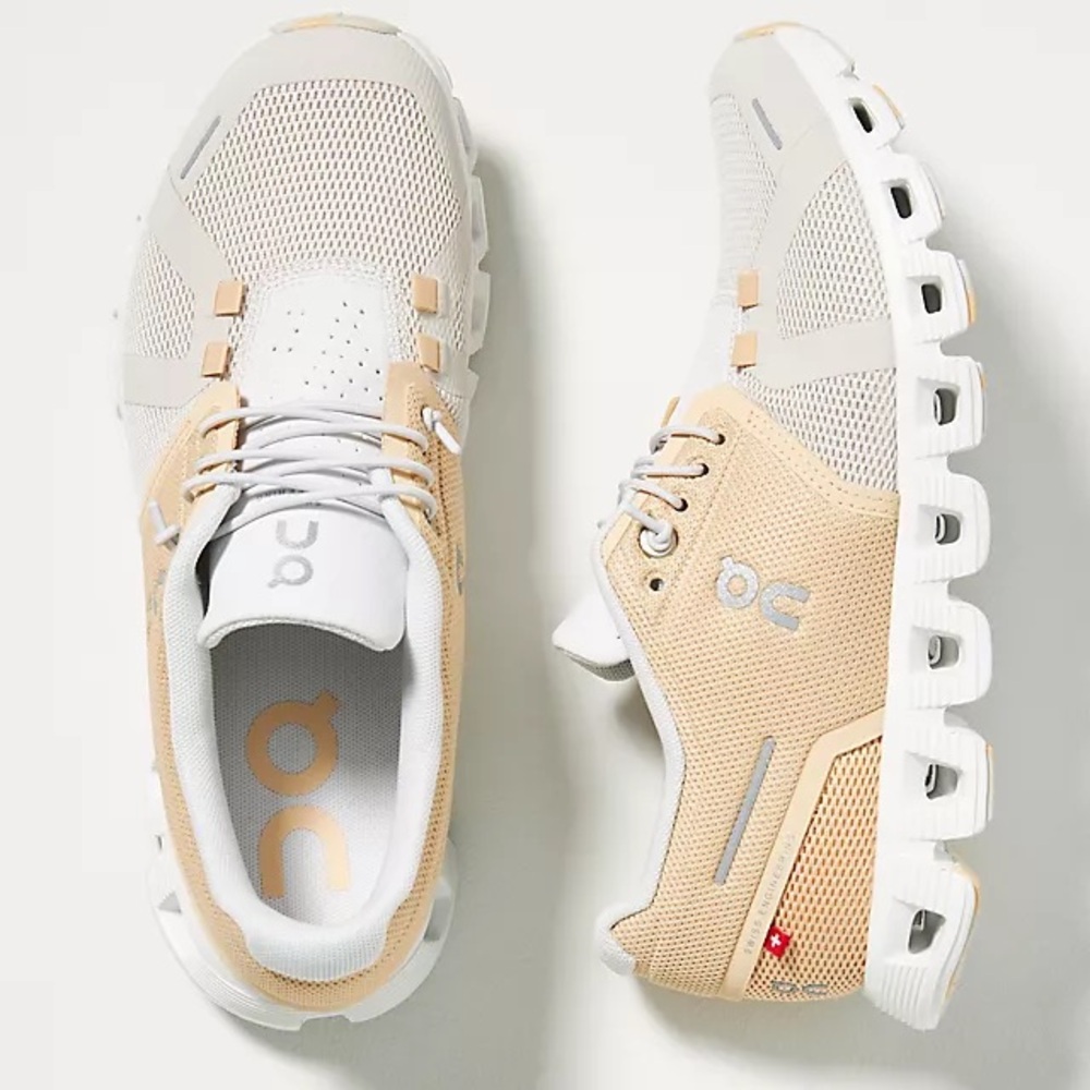 New on Cloud 5 Fuse Sneakers white/tan  with elastics